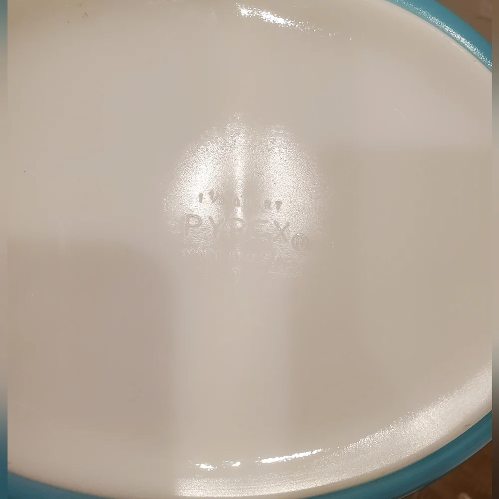 Pyrex, Turquoise Blue, White Snowflake, 1.5 Quart Divided Dish, Minor Wear, EUC